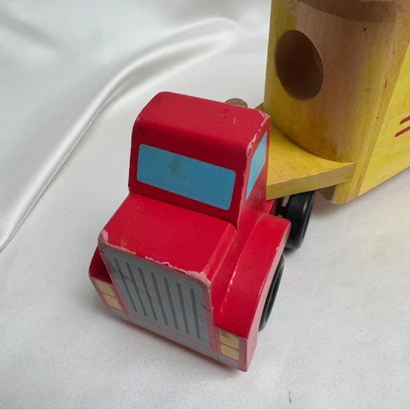 Melissa & Doug Tractor & Animals - Picture 7 of 10